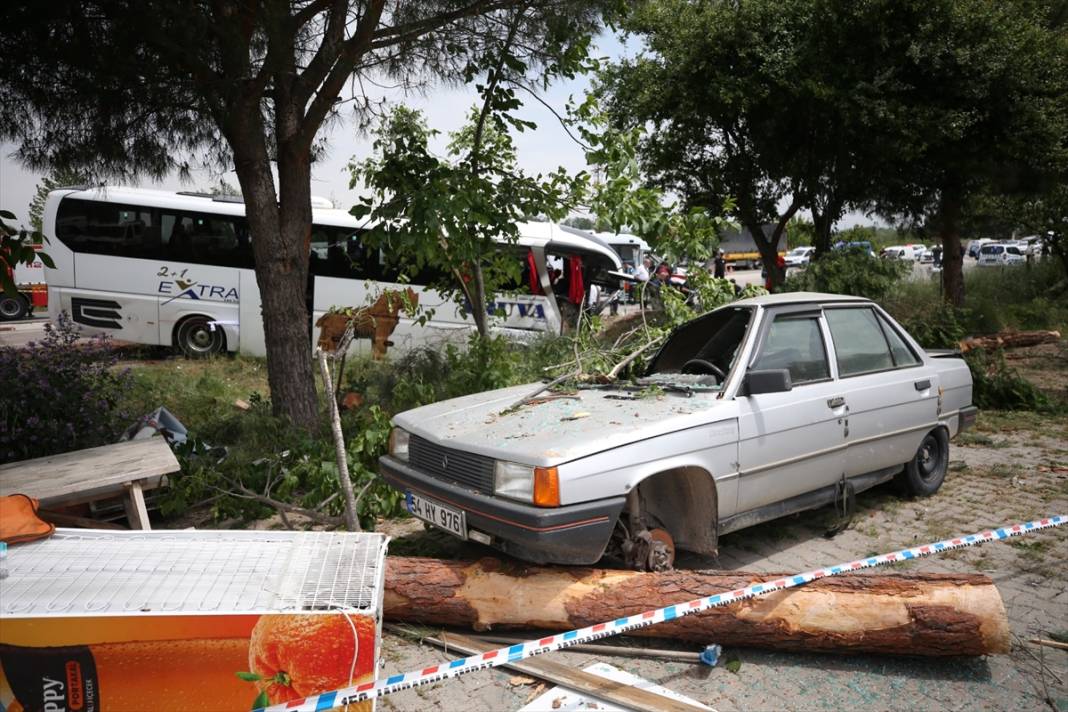 Biri yolcu otobüsü 3 araç kaza yaptı! 8 ölü, çok sayıda yaralı var 13